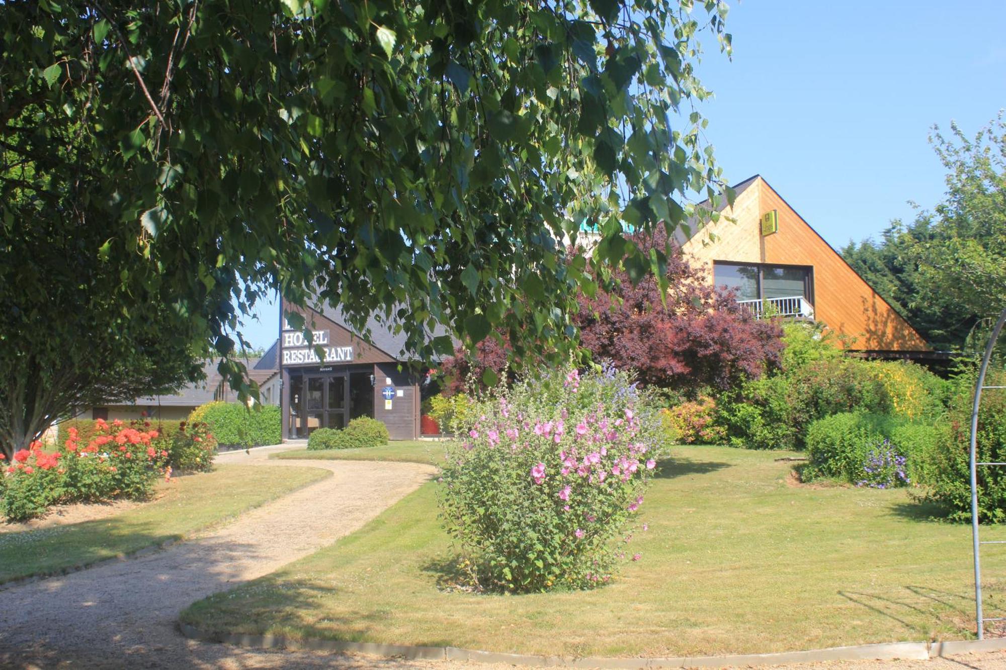 Les Dineux Village Trémeur エクステリア 写真
